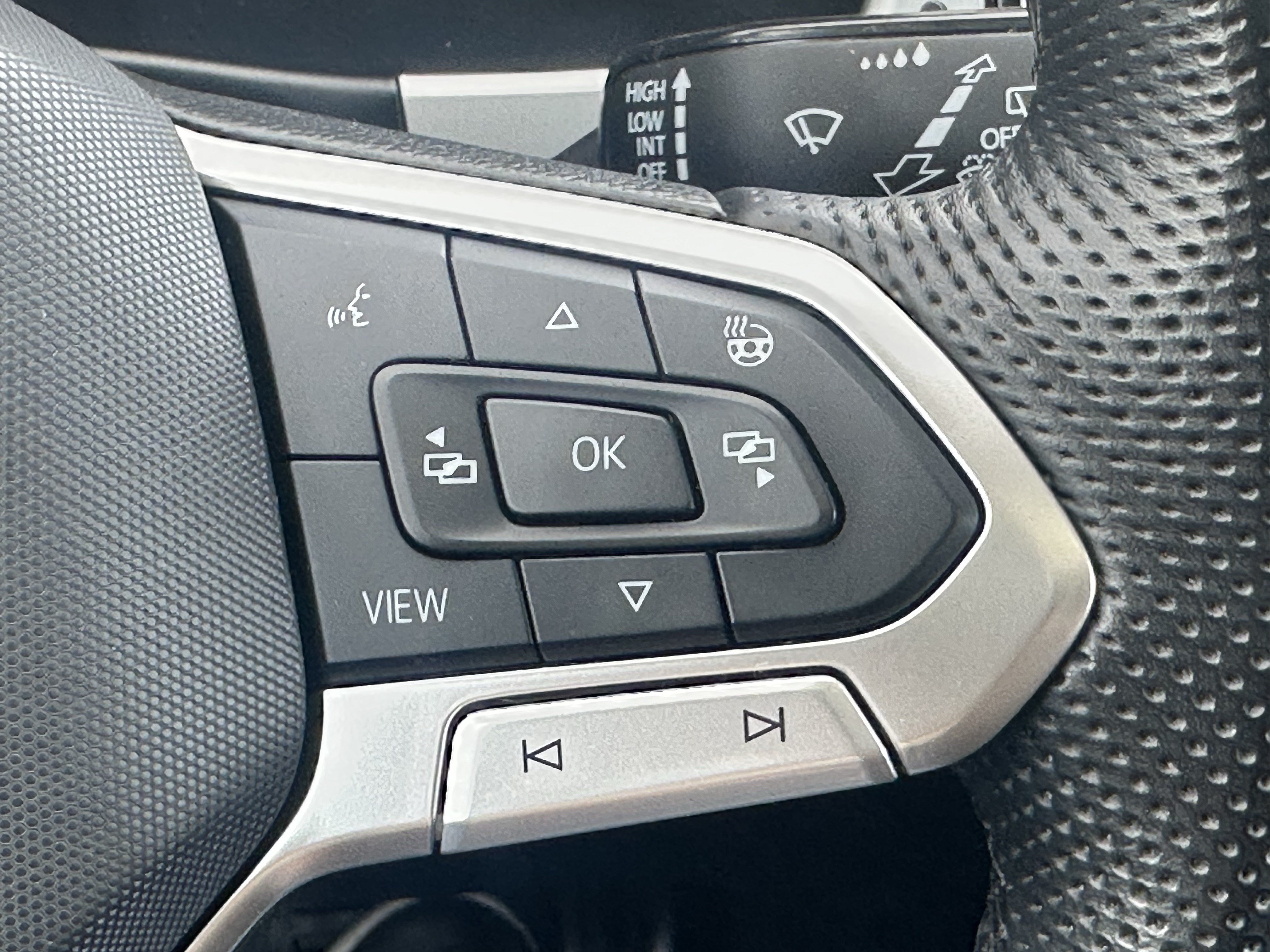 Used 2022 Volkswagen Atlas SEL R-Line AWD/4WD image 25