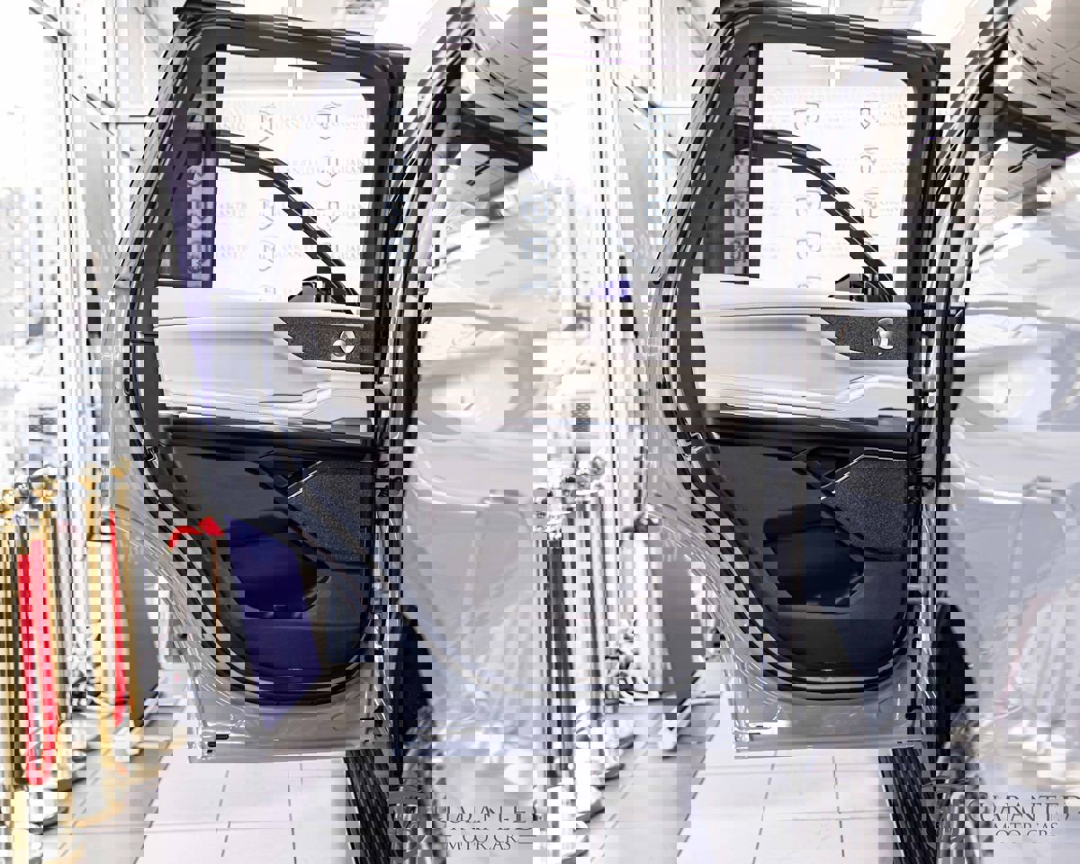 Used 2025 Lincoln Navigator Reserve image 33