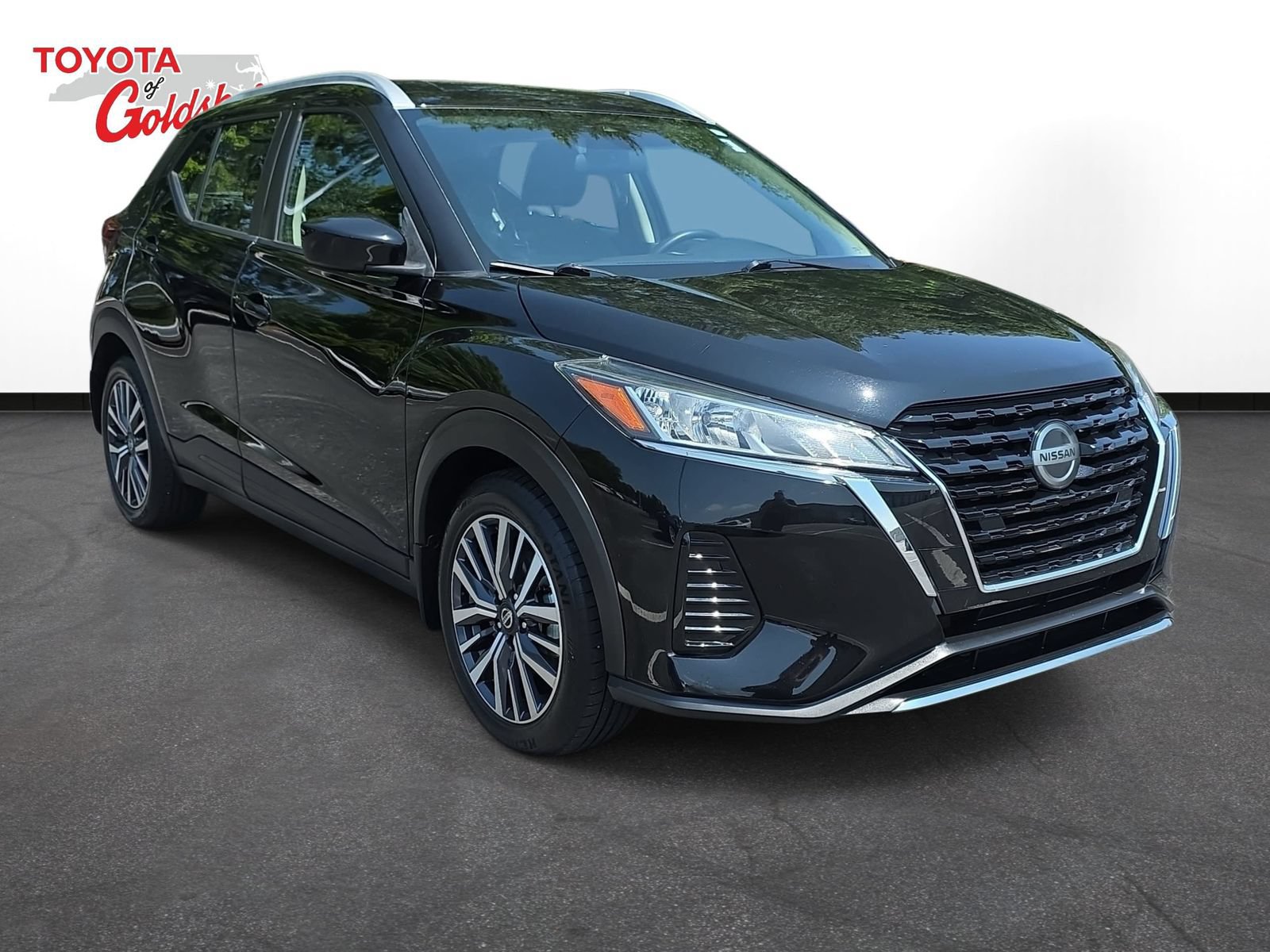 Used 2021 Nissan Kicks SV FWD image 3