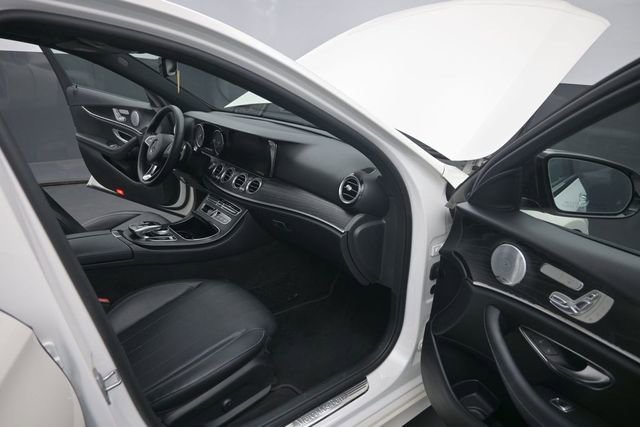 Used 2018 Mercedes-Benz E 300 4MATIC image 17