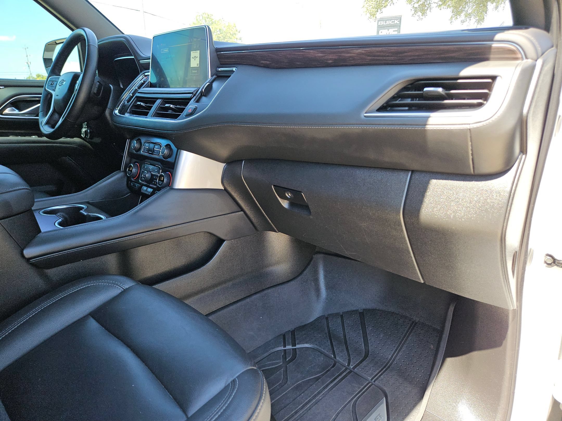 Certified 2024 Chevrolet Tahoe Z71 w/ Luxury Package AWD/4WD image 28