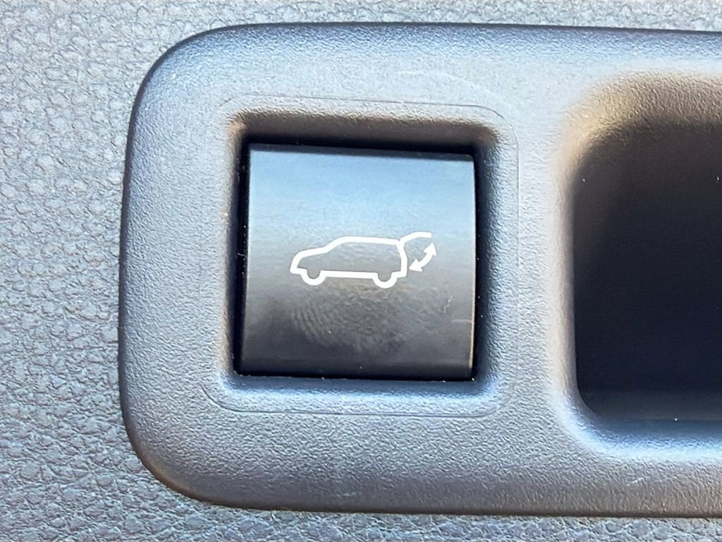 Used 2024 Toyota Highlander XLE image 14