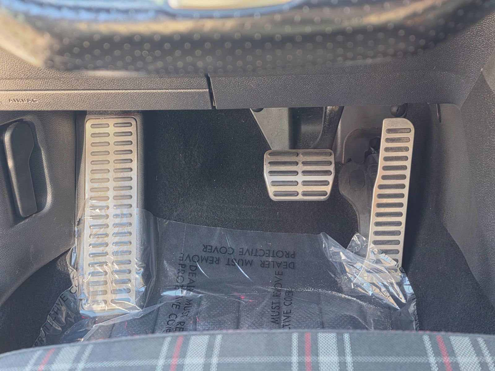 Used 2014 Volkswagen GTI Wolfsburg Edition image 30