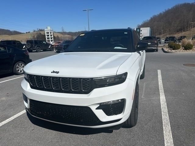 Used 2025 Jeep Grand Cherokee Summit image 4