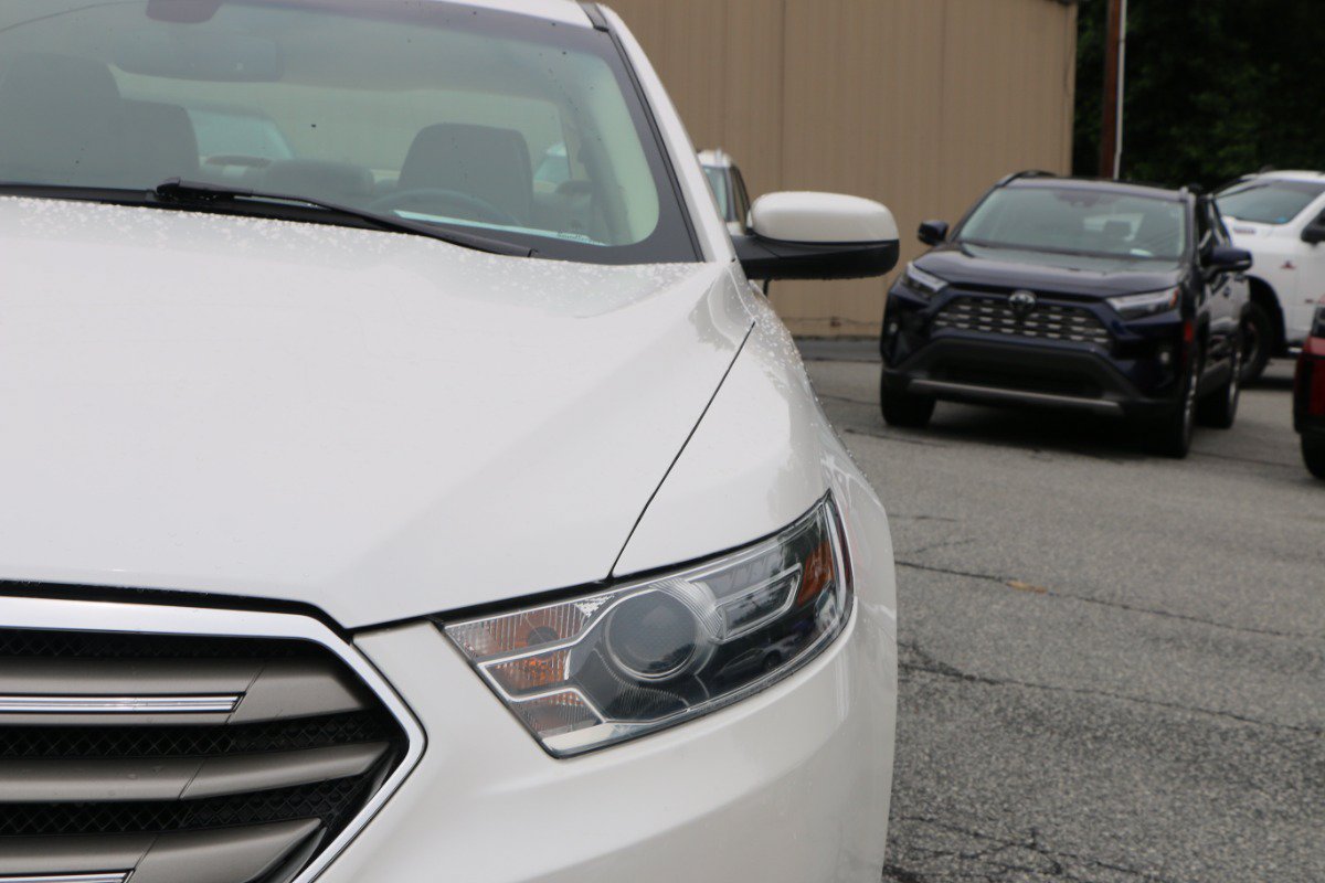 Used 2014 Ford Taurus SEL w/ Equipment Group 201A FWD image 13