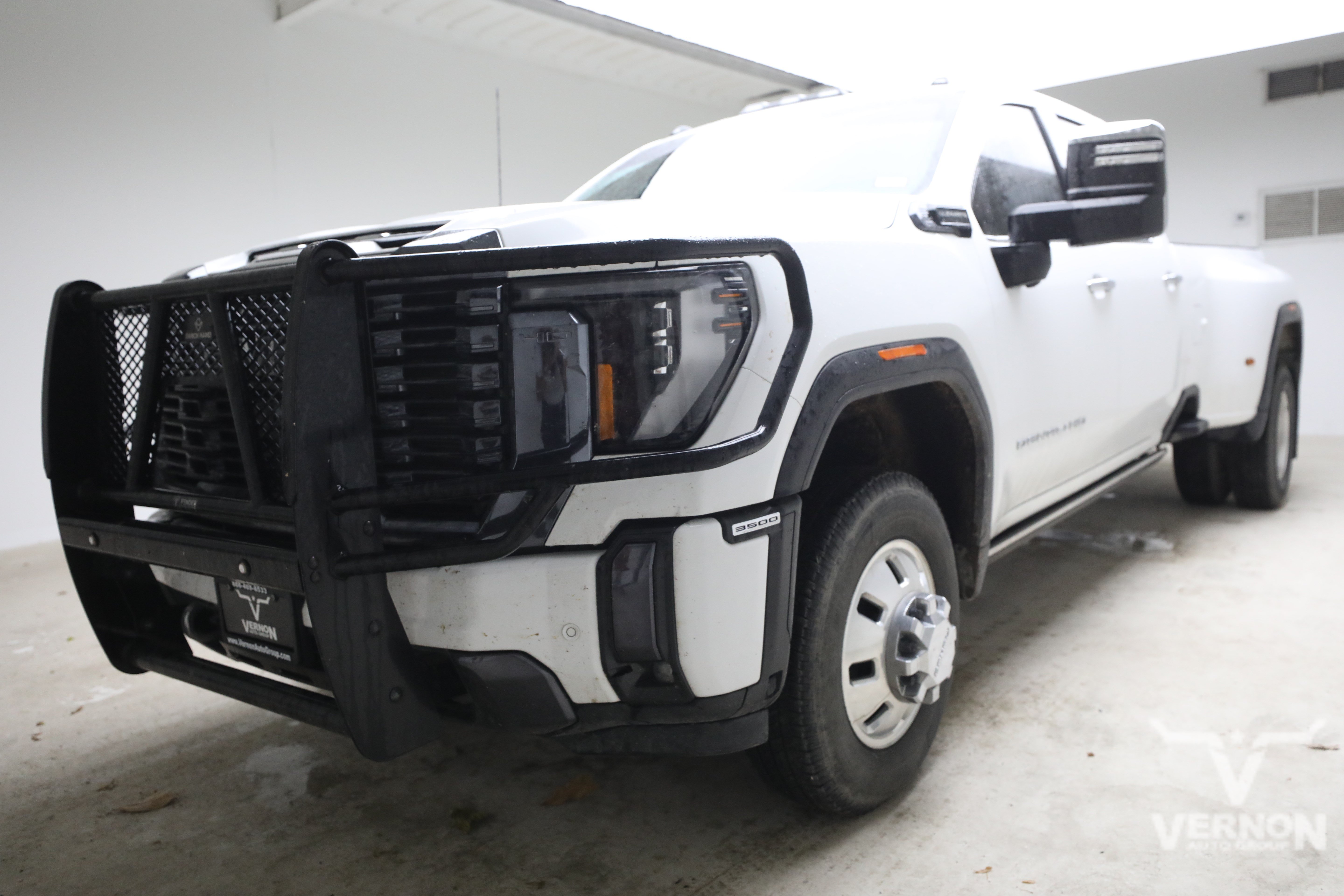 Used 2024 GMC Sierra 3500 Denali Ultimate AWD/4WD image 1