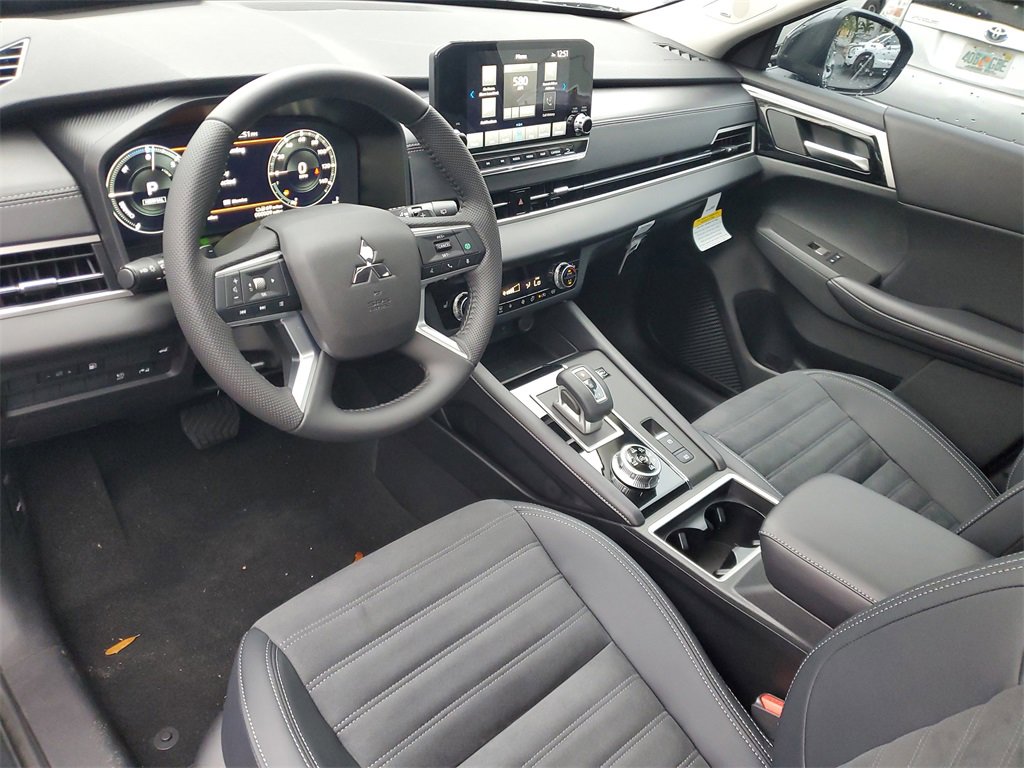 New 2025 Mitsubishi Outlander SE image 15