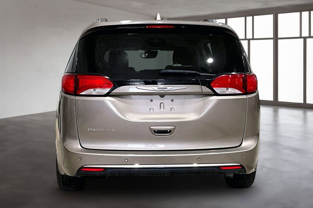 Used 2018 Chrysler Pacifica Touring-L Plus w/ Advanced Safetytec Group image 4