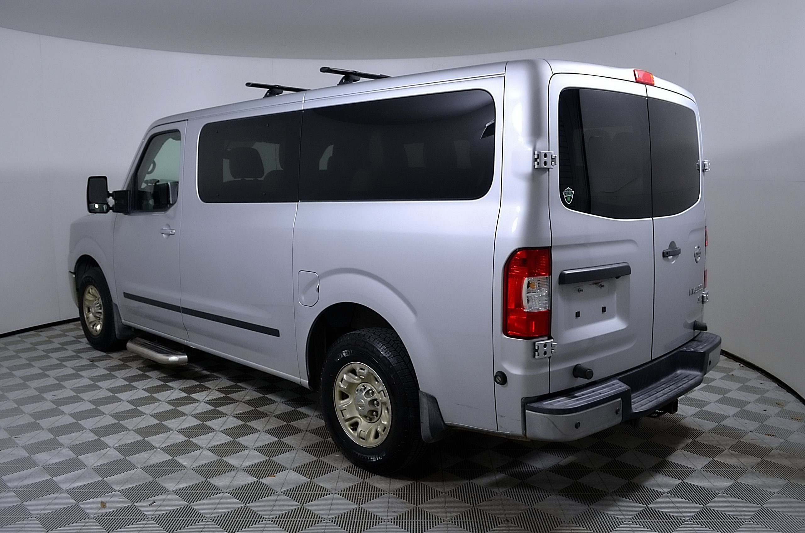 Used 2017 Nissan NV 3500 SL RWD image 9