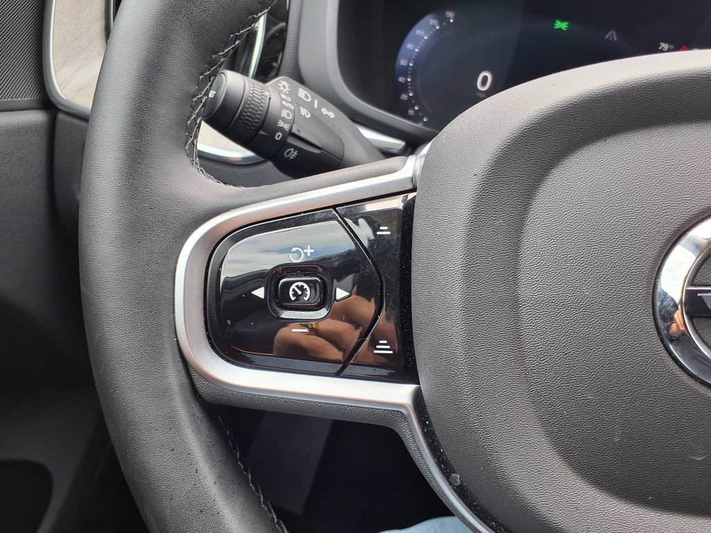 Certified 2025 Volvo XC60 B5 Plus AWD/4WD image 23