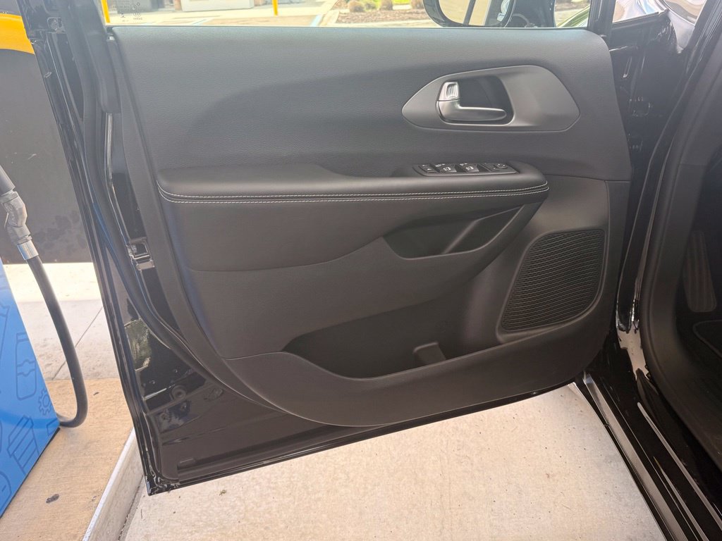 New 2027 Chrysler Pacifica LX FWD image 30