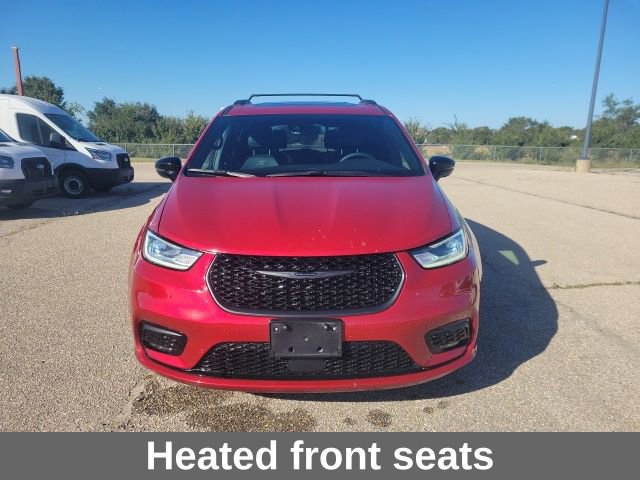 Used 2025 Chrysler Pacifica Limited image 12