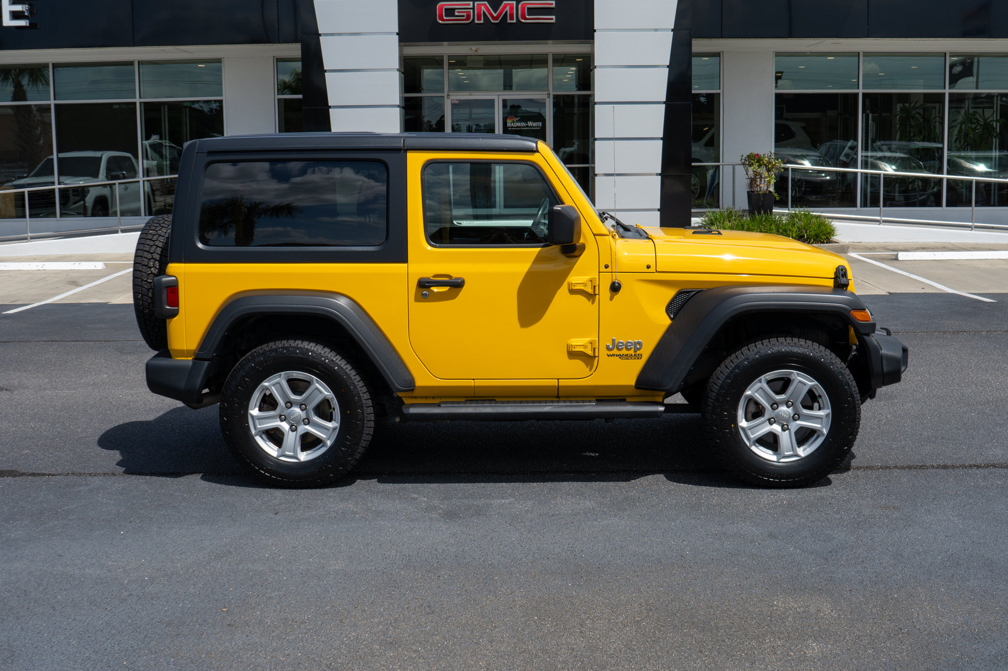 Used 2021 Jeep Wrangler Sport AWD/4WD image 2