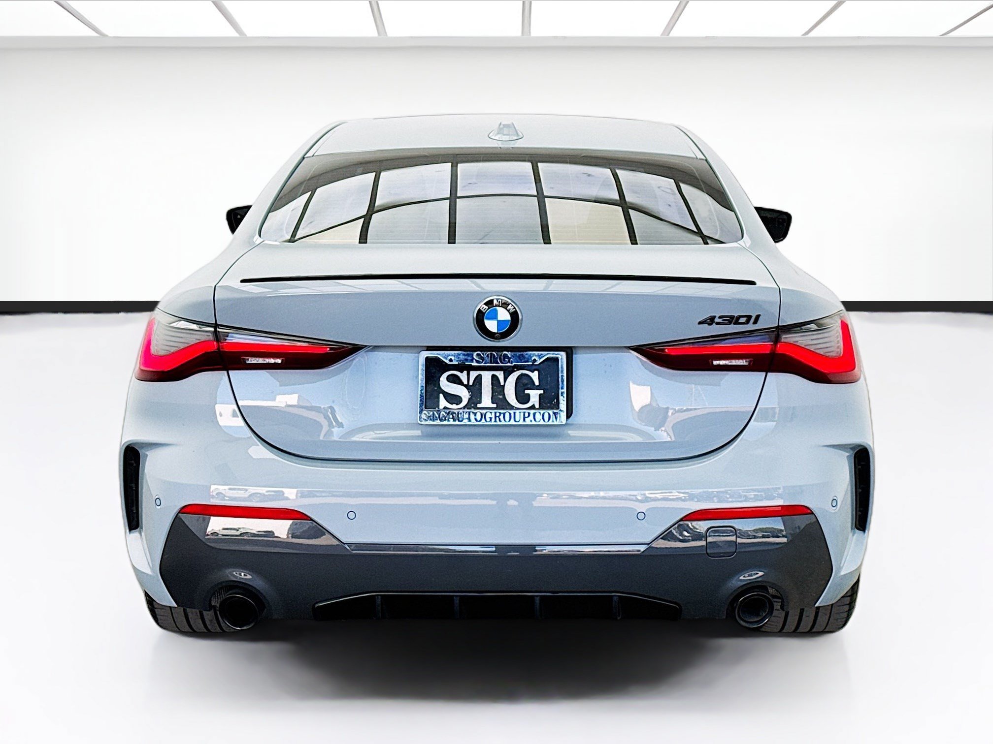 Used 2024 BMW 430i Coupe w/ M Sport Package RWD image 5