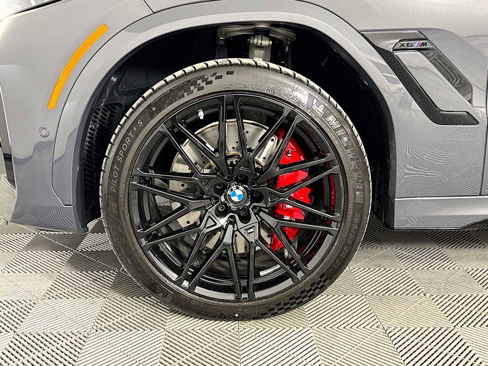 Used 2026 BMW X6 M Competition w/ Executive Package image 30