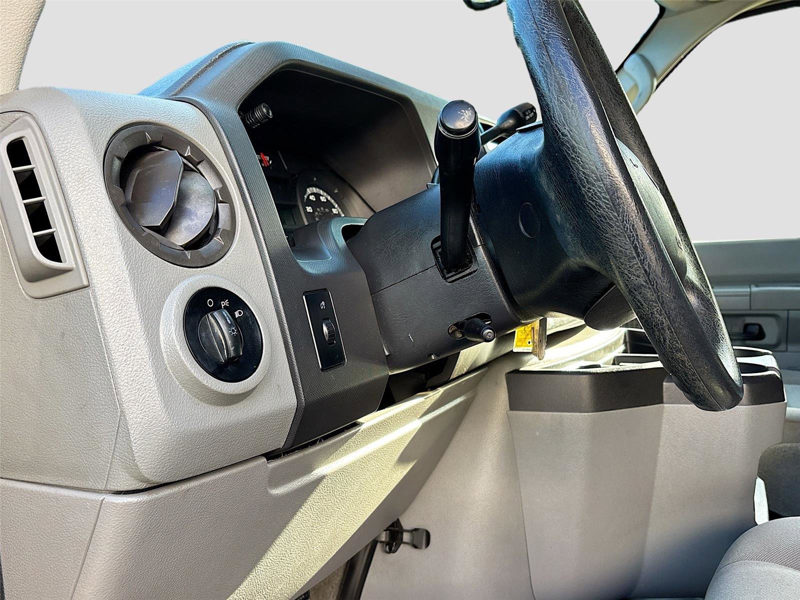 Used 2013 Ford E-350 and Econoline 350 XLT image 11