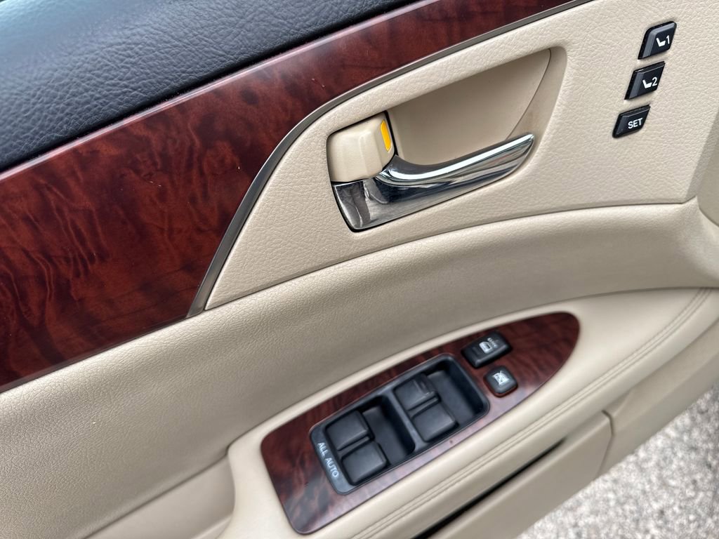 Used 2011 Toyota Avalon Limited FWD image 12