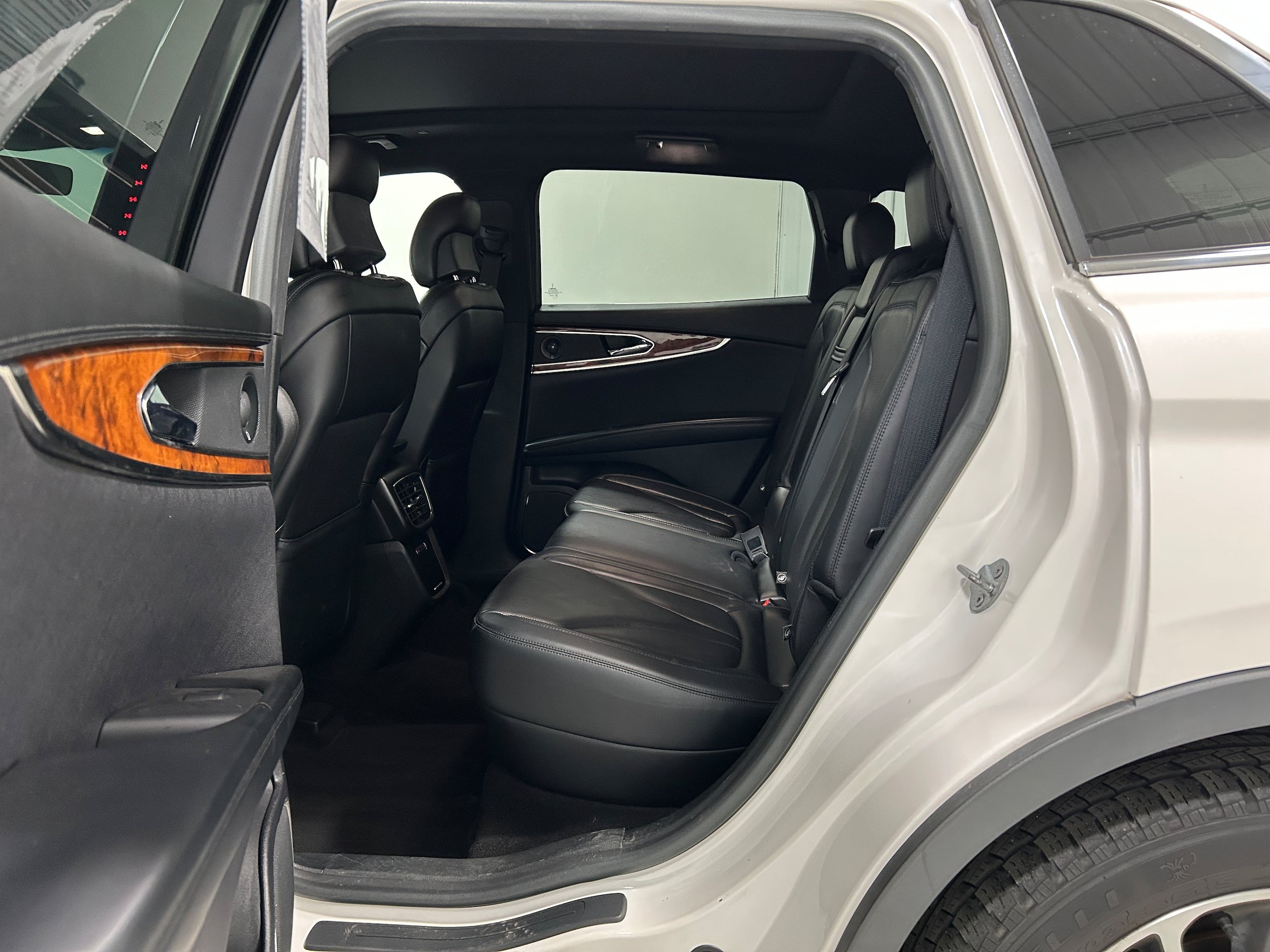 Used 2019 Lincoln Nautilus Reserve AWD/4WD image 30