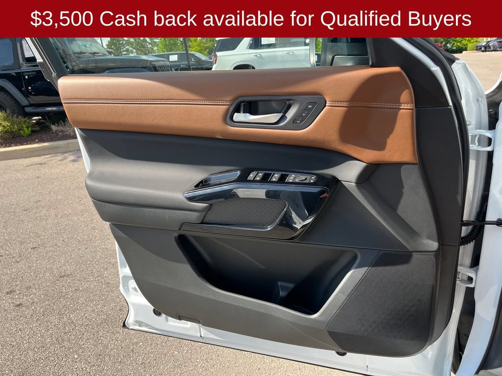 New 2026 Nissan Pathfinder Platinum FWD image 12