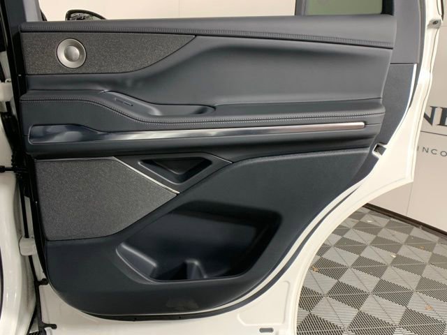 New 2025 Lincoln Navigator Reserve w/ Jet Appearance Package image 32