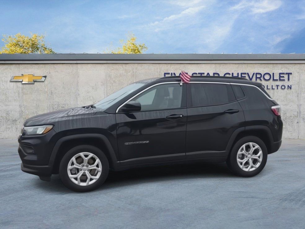 Used 2024 Jeep Compass Latitude AWD/4WD image 4
