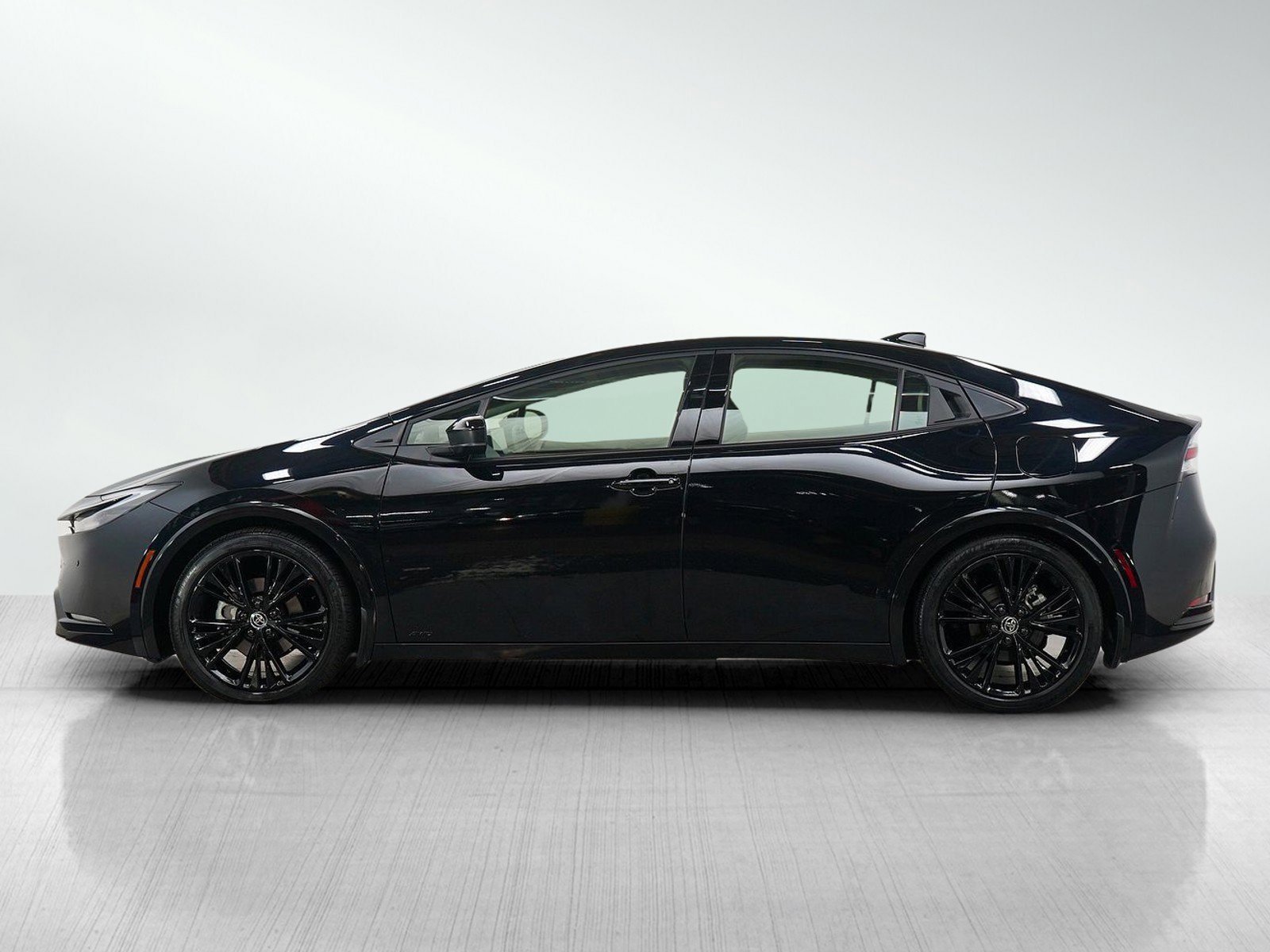Used 2025 Toyota Prius AWD image 2