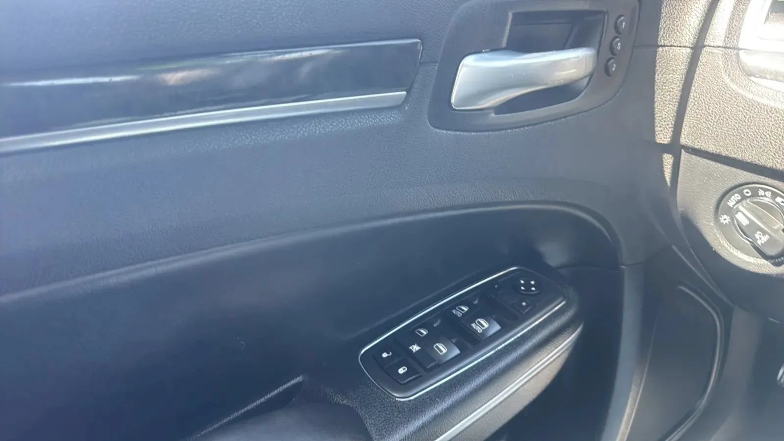 Used 2016 Chrysler 300 C RWD image 16