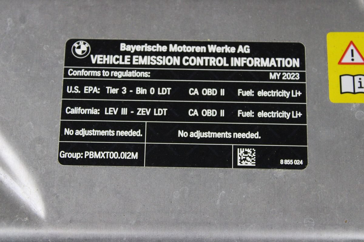 Used 2023 BMW iX xDrive50 w/ Sport Package AWD/4WD image 47