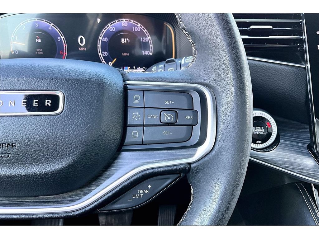 Certified 2024 Jeep Wagoneer Series II AWD/4WD image 12