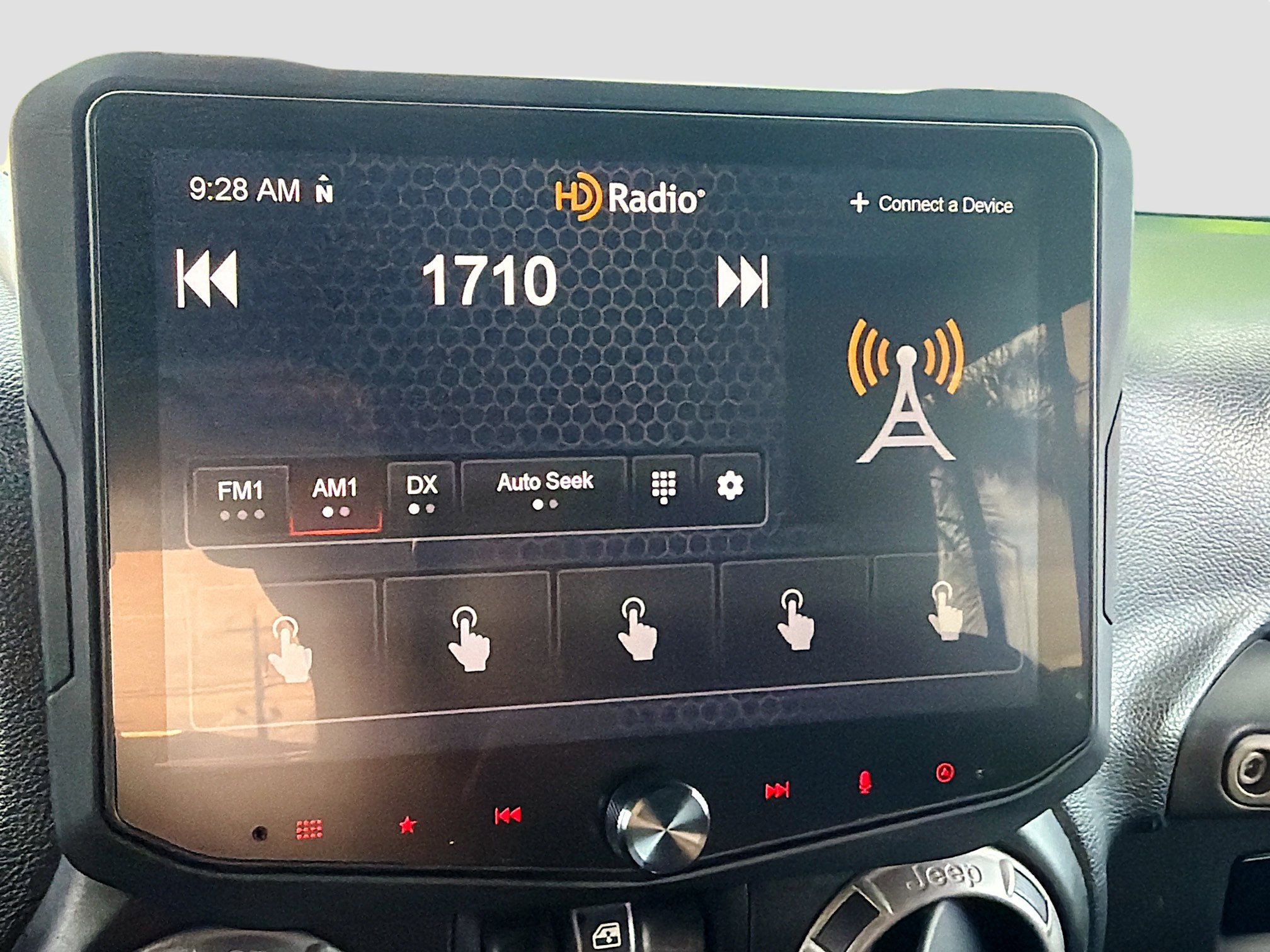 Used 2013 Jeep Wrangler Unlimited Sahara image 13