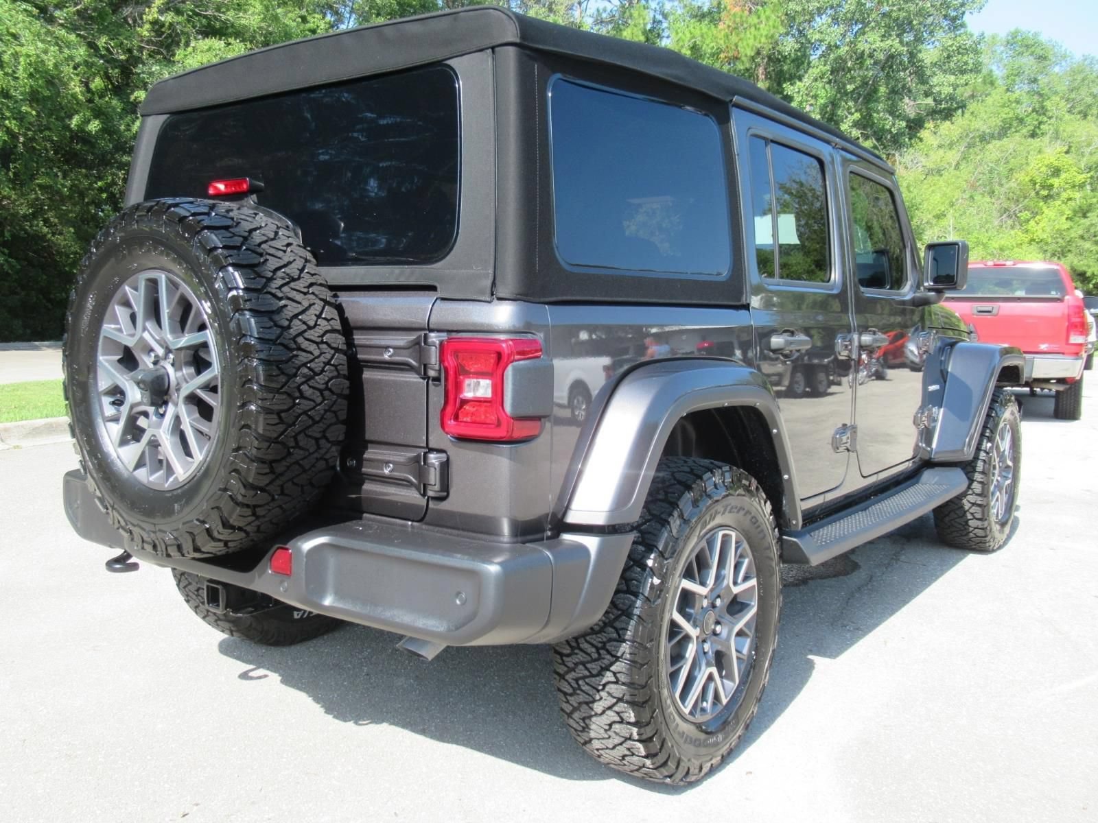 Certified 2024 Jeep Wrangler Unlimited Sahara w/ Safety Group AWD/4WD image 7