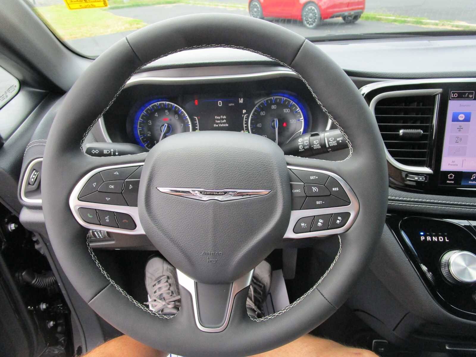New 2026 Chrysler Pacifica Select FWD image 29