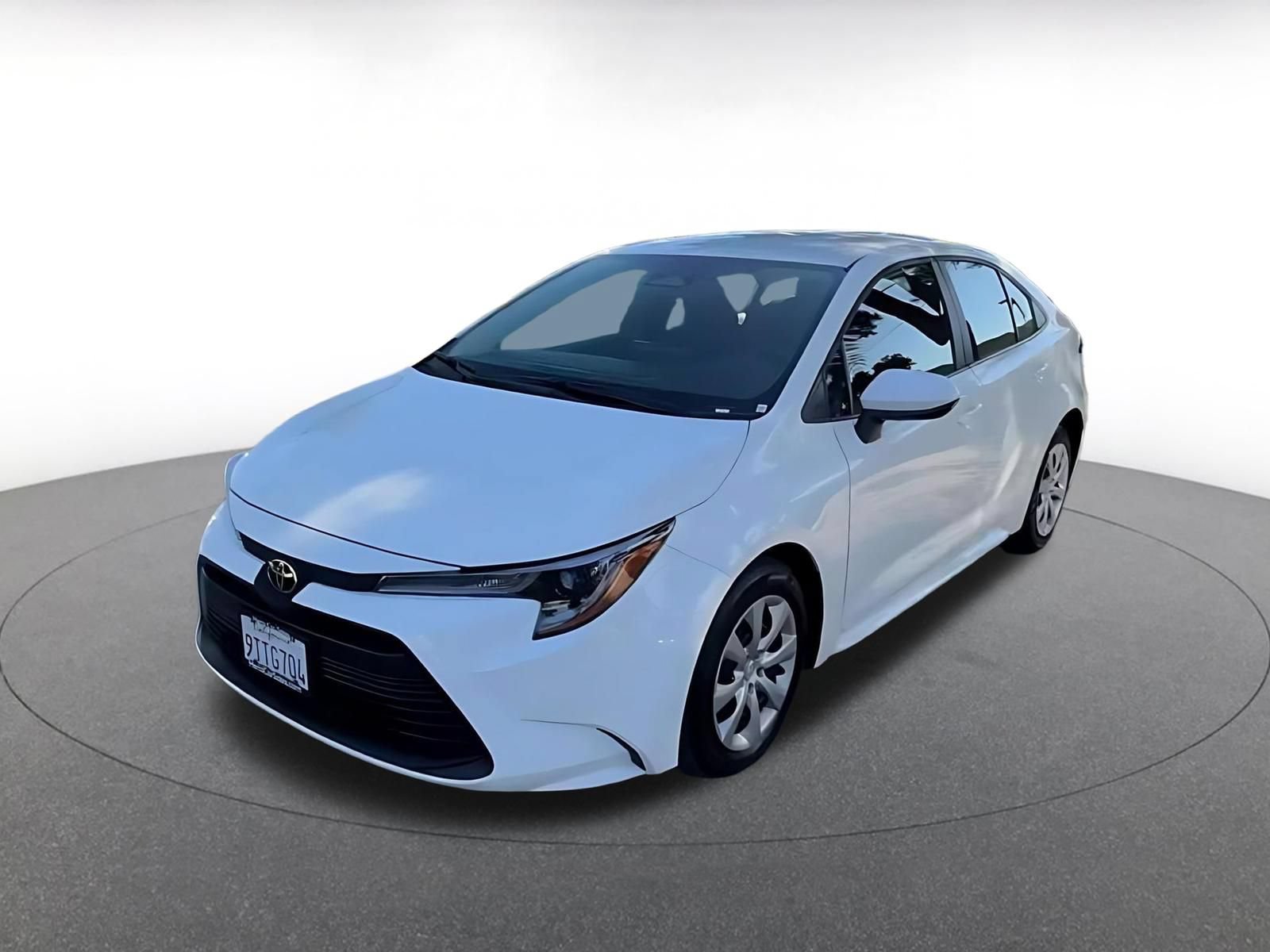 Used 2025 Toyota Corolla LE FWD image 4