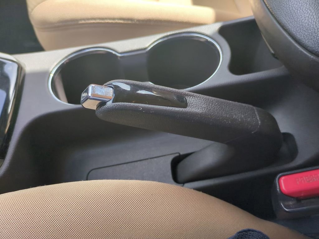 Used 2013 Hyundai Elantra GLS image 25