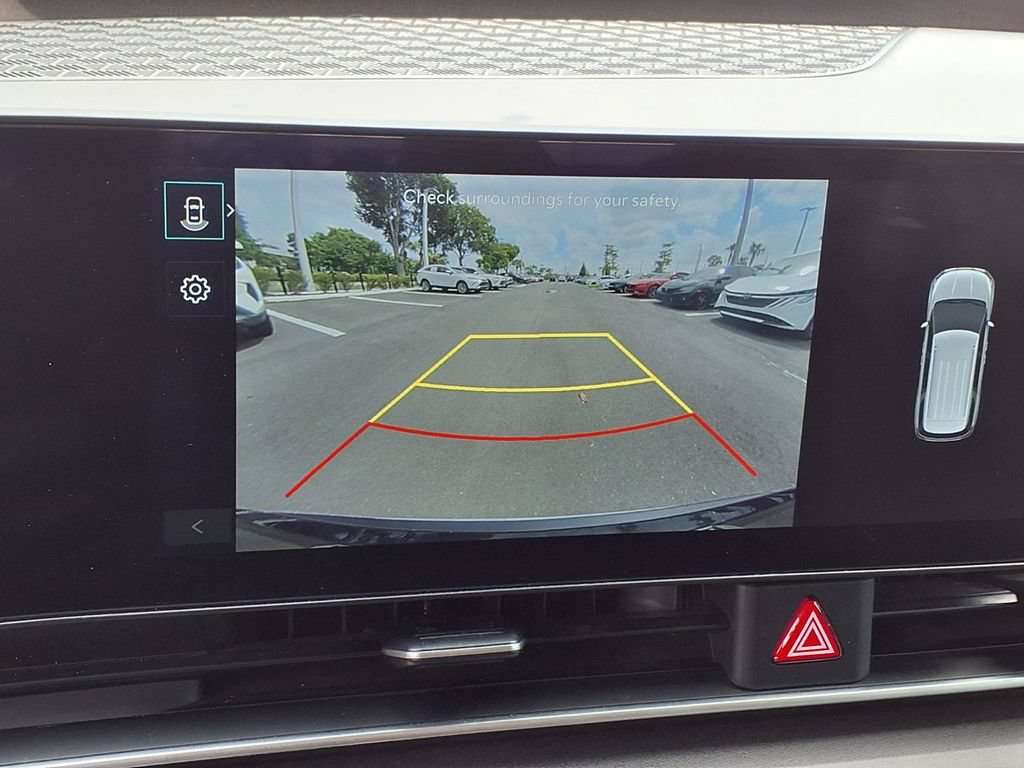 Used 2025 Kia Carnival EX FWD image 25