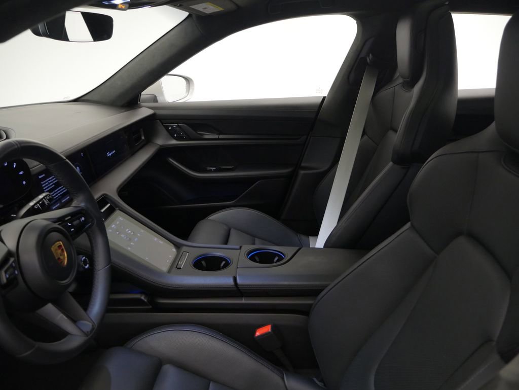 Certified 2023 Porsche Taycan GTS image 5