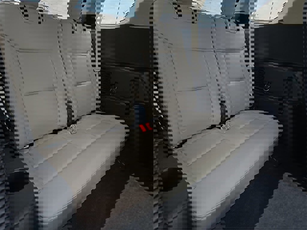 Used 2021 Ford Explorer XLT w/ Equipment Group 202A image 12