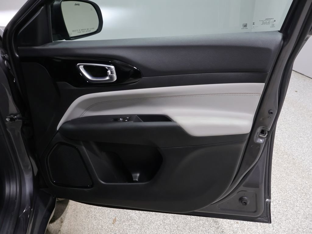 Used 2024 Jeep Compass Limited image 23