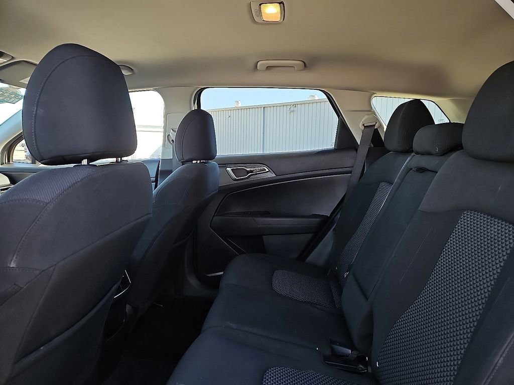 Used 2025 Kia Sportage LX image 17