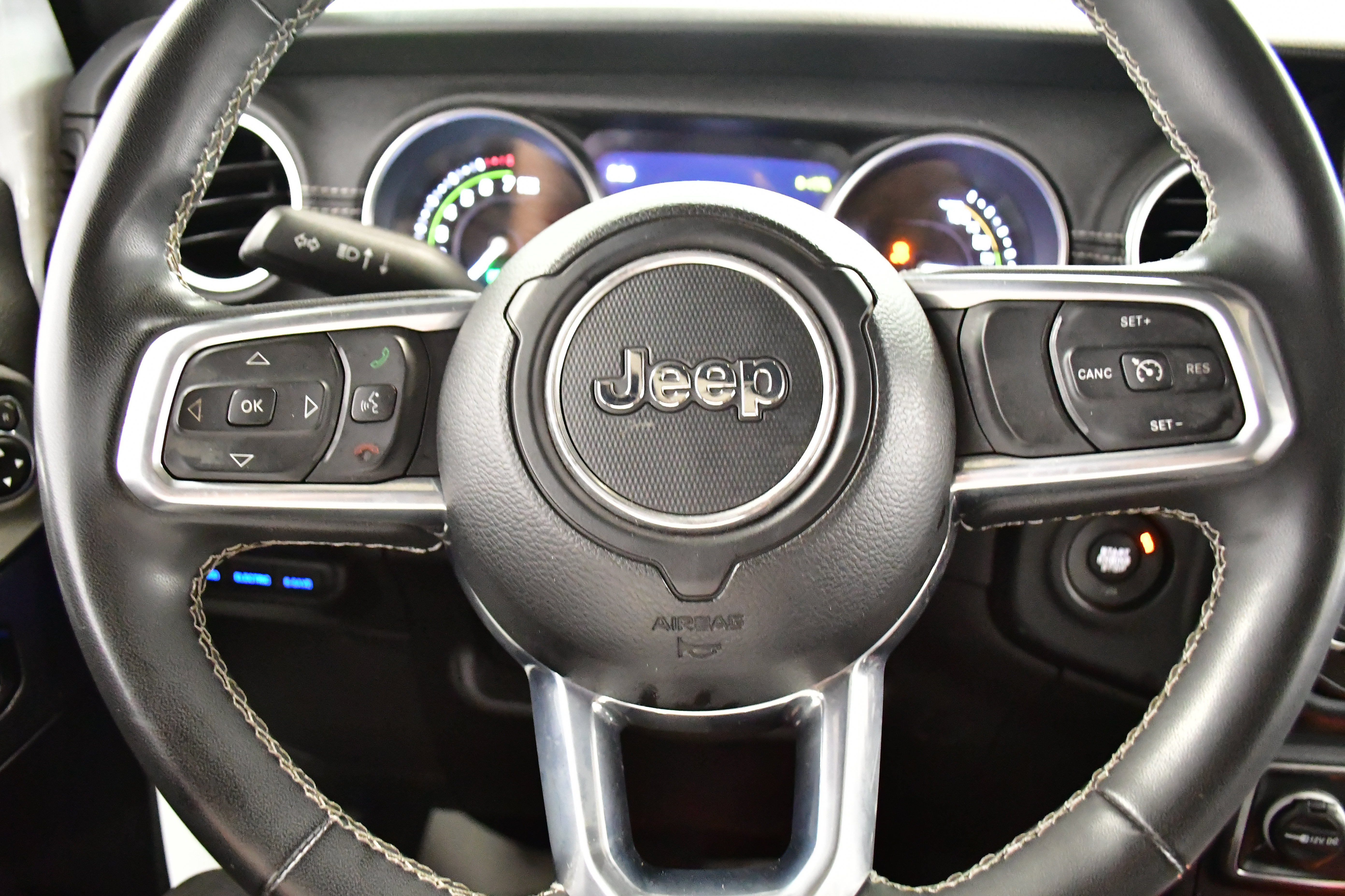 Used 2023 Jeep Wrangler Unlimited Rubicon 4xe w/ Cold Weather Group AWD/4WD image 18