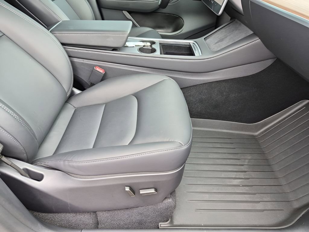 Used 2025 Tesla Model Y Performance image 16