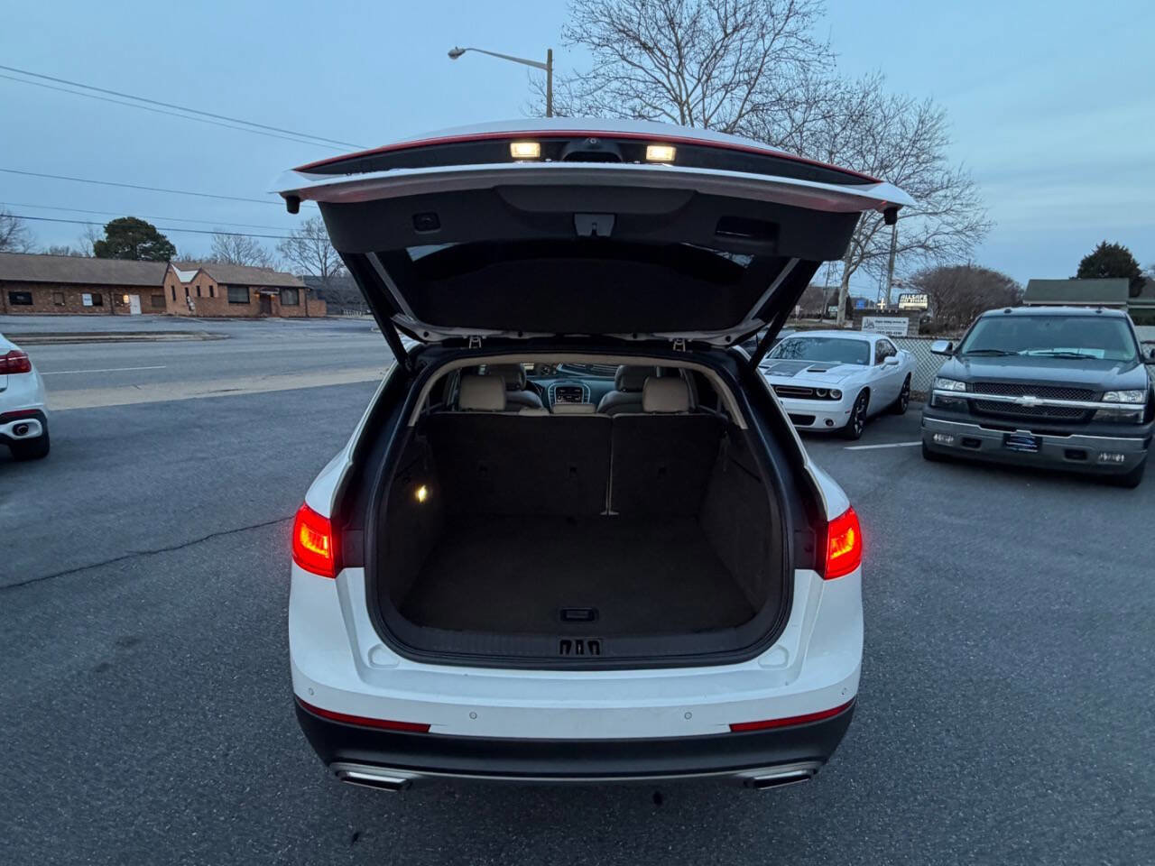 Used 2016 Lincoln MKX Reserve w/ Technology Package image 29