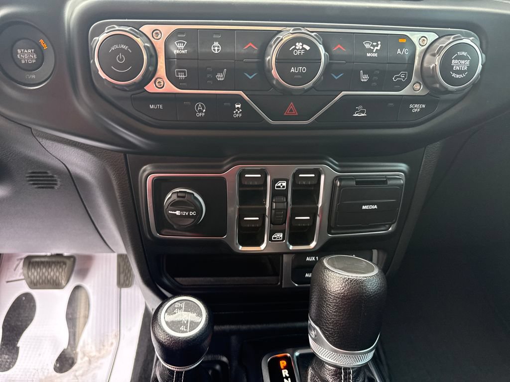 Used 2023 Jeep Wrangler Unlimited Sahara w/ LED Lighting Group AWD/4WD image 22