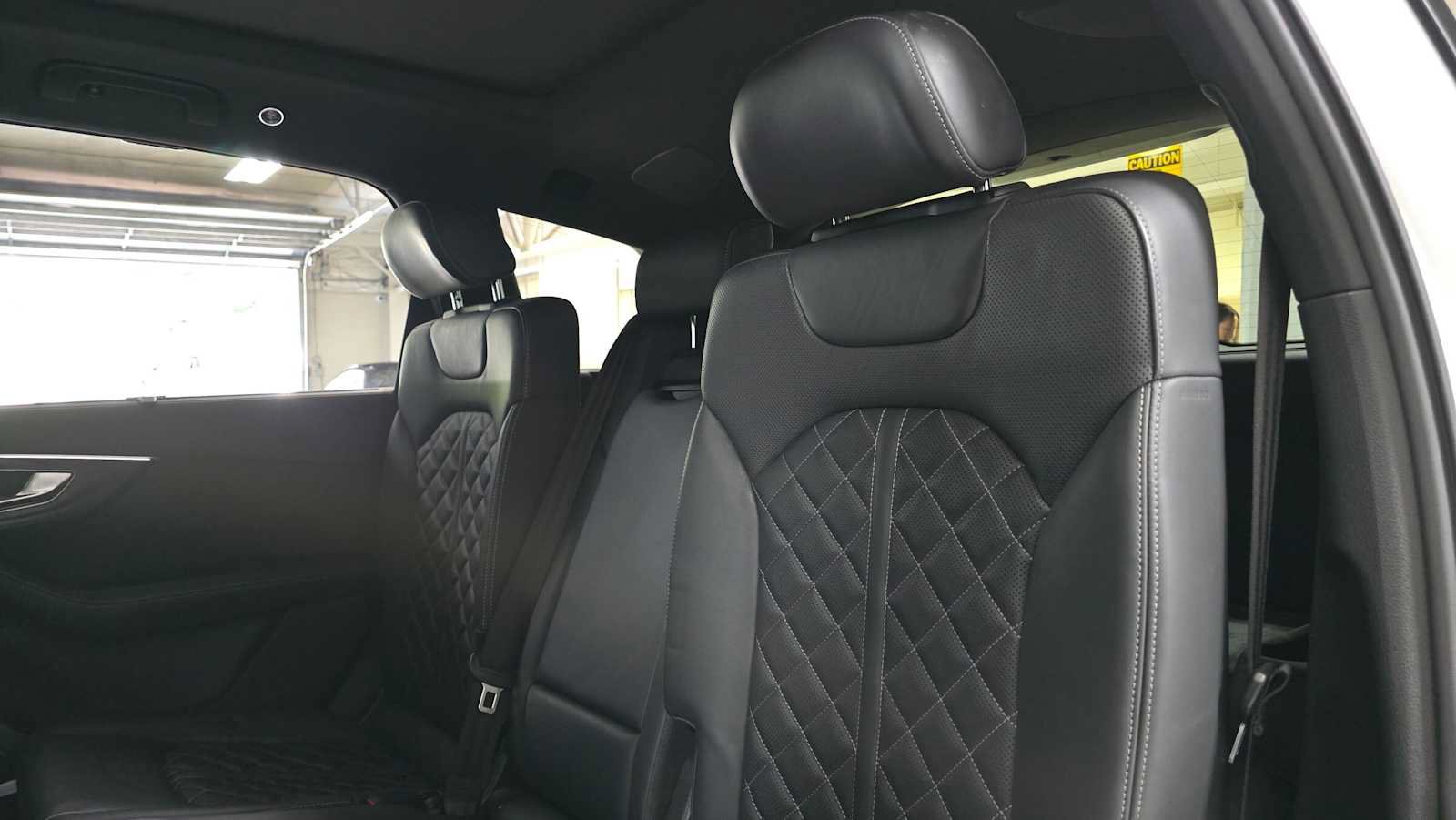 Used 2022 Audi SQ7 Prestige w/ Prestige Package AWD/4WD image 17