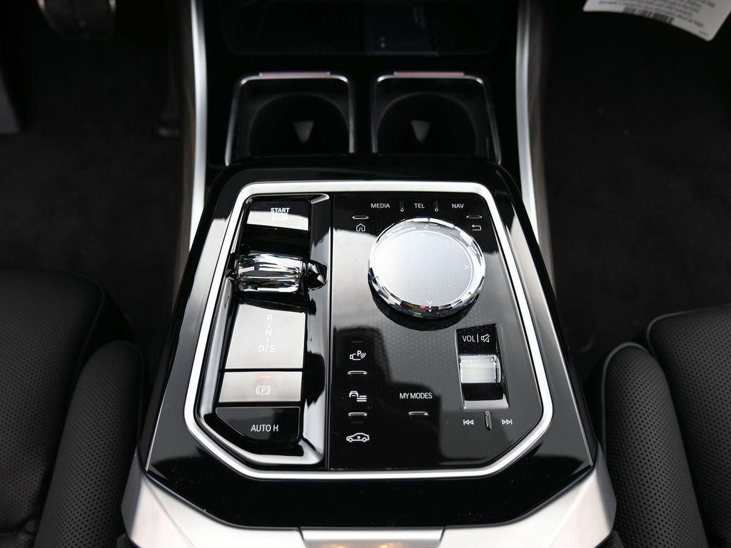 New 2026 BMW 750e xDrive image 13