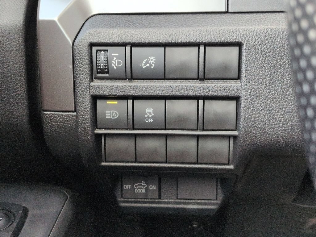 Used 2025 Toyota Tacoma SR5 AWD/4WD image 22