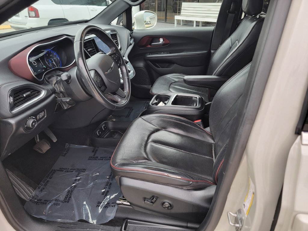 Used 2020 Chrysler Pacifica Limited FWD image 11