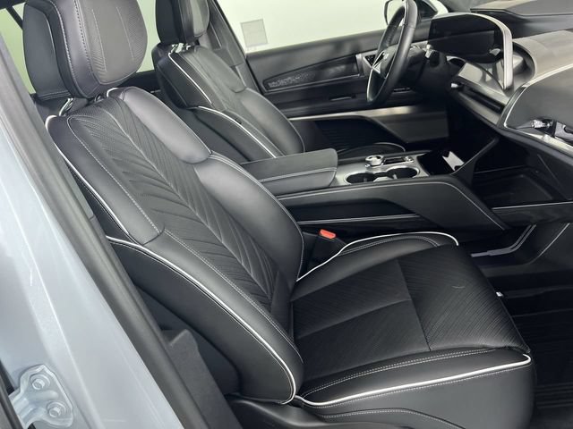 Used 2026 Cadillac Vistiq Platinum w/ LPO, Floor Liner Package AWD/4WD image 28