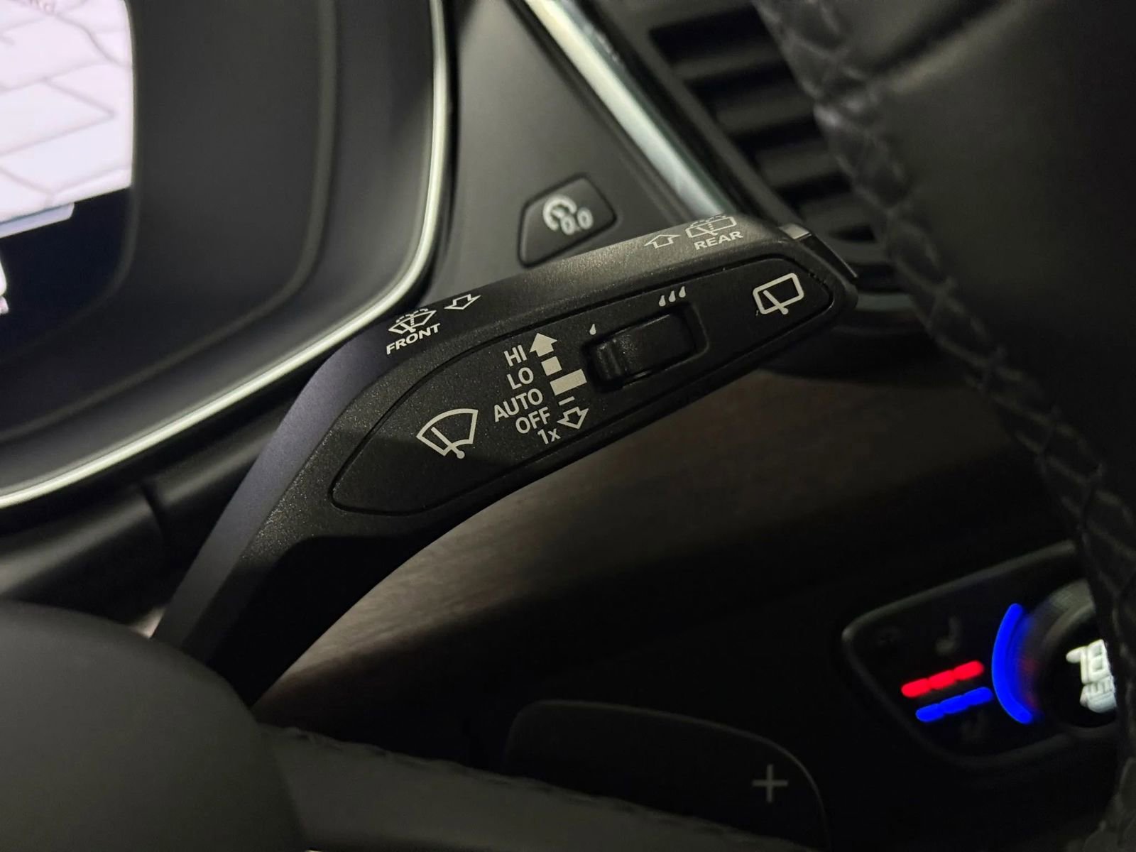 Used 2022 Audi Q5 2.0T Prestige w/ Prestige Package image 30