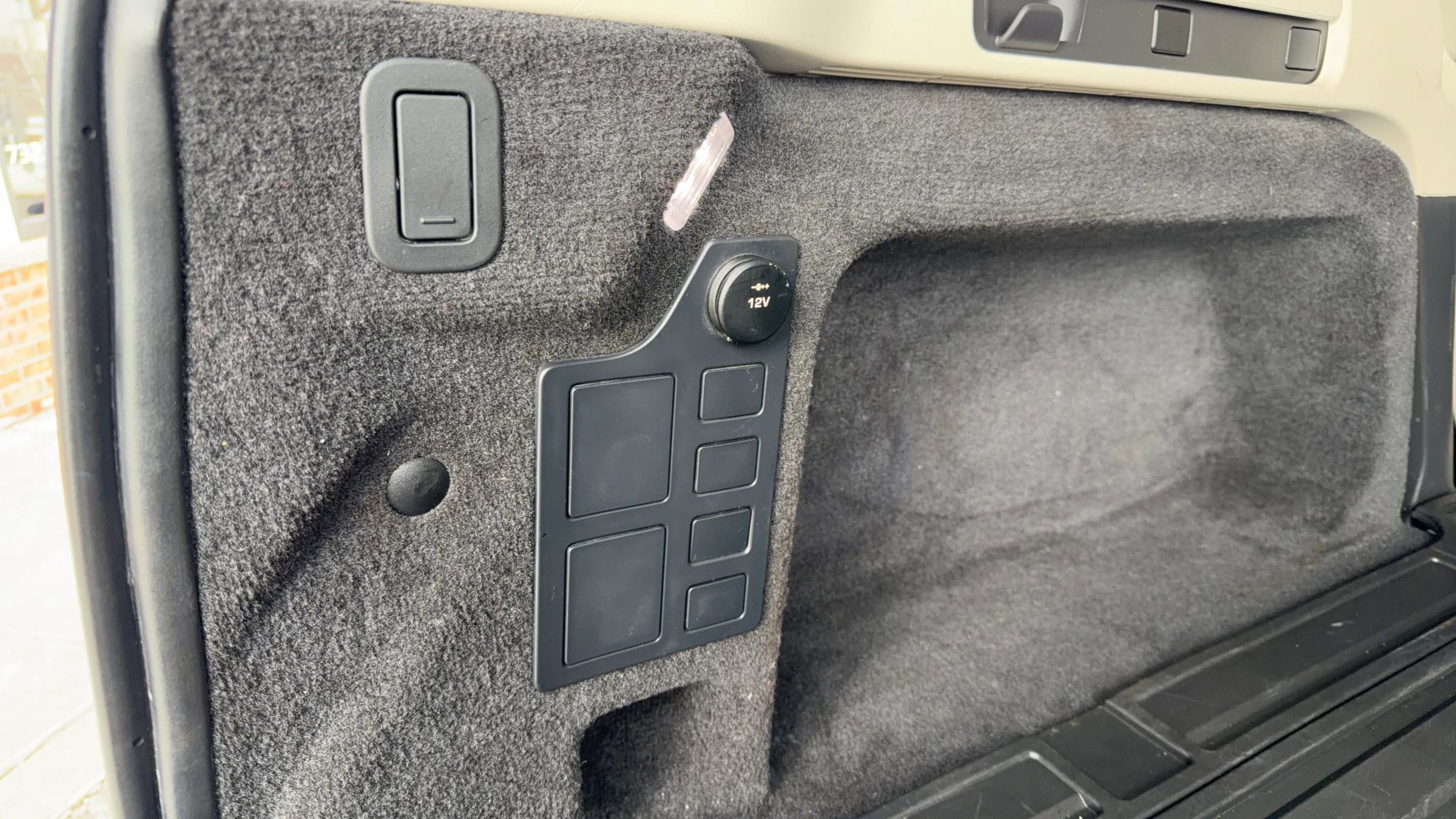 Used 2017 Land Rover Discovery SE image 31